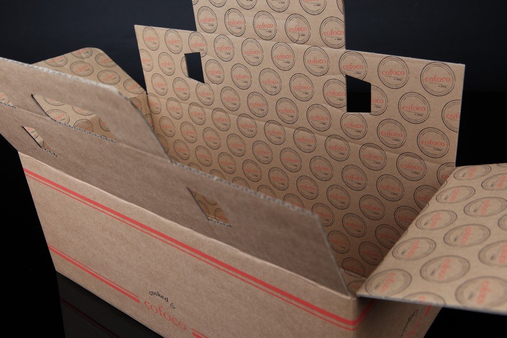 Kartonnen doos bruin binnenkant bedrukt